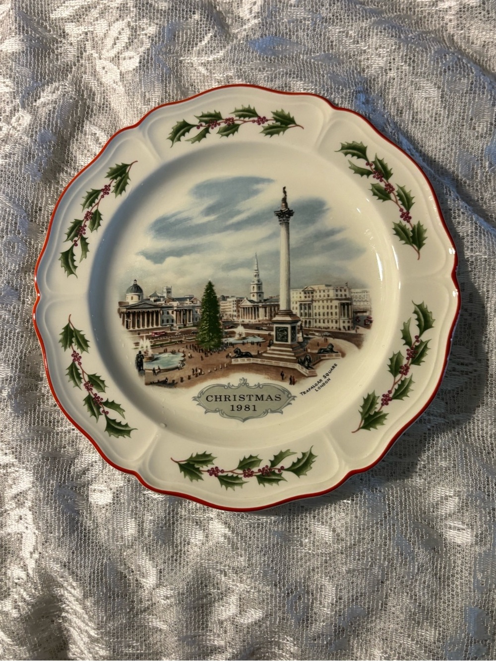 Queens Ware Wedgwood, 1981 Trafalgar Square, London. Christmas Plate.